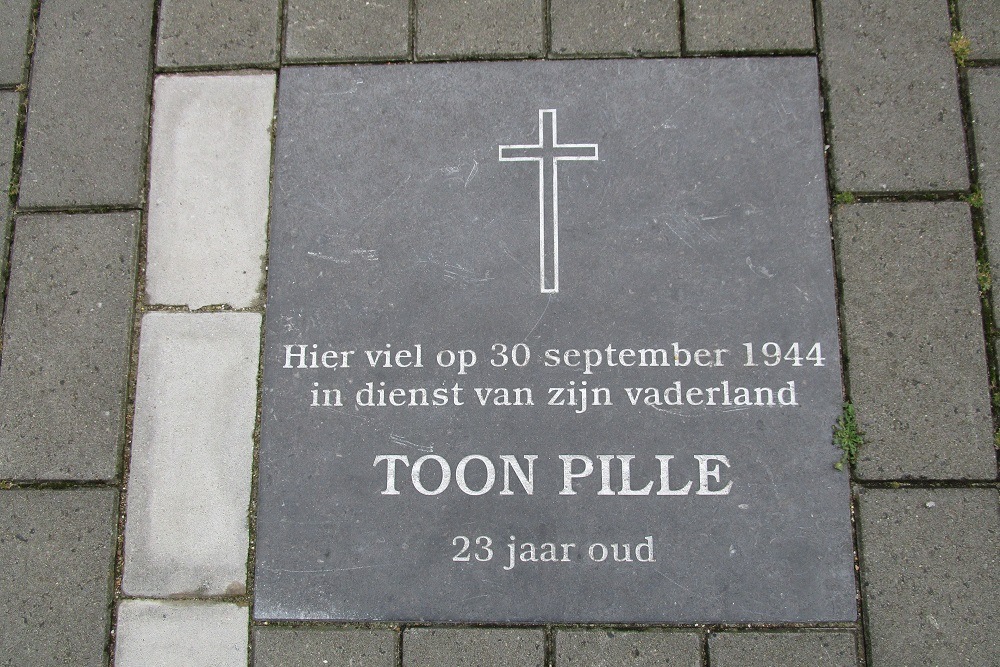 Monument Toon Pille