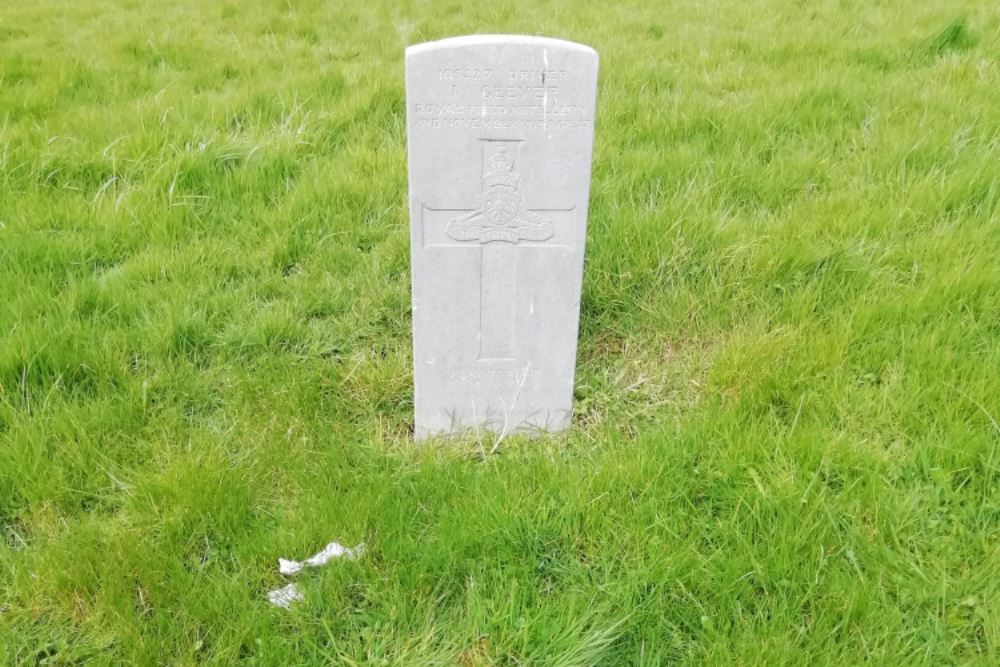 Commonwealth War Grave Ballaghaderreen Graveyard
