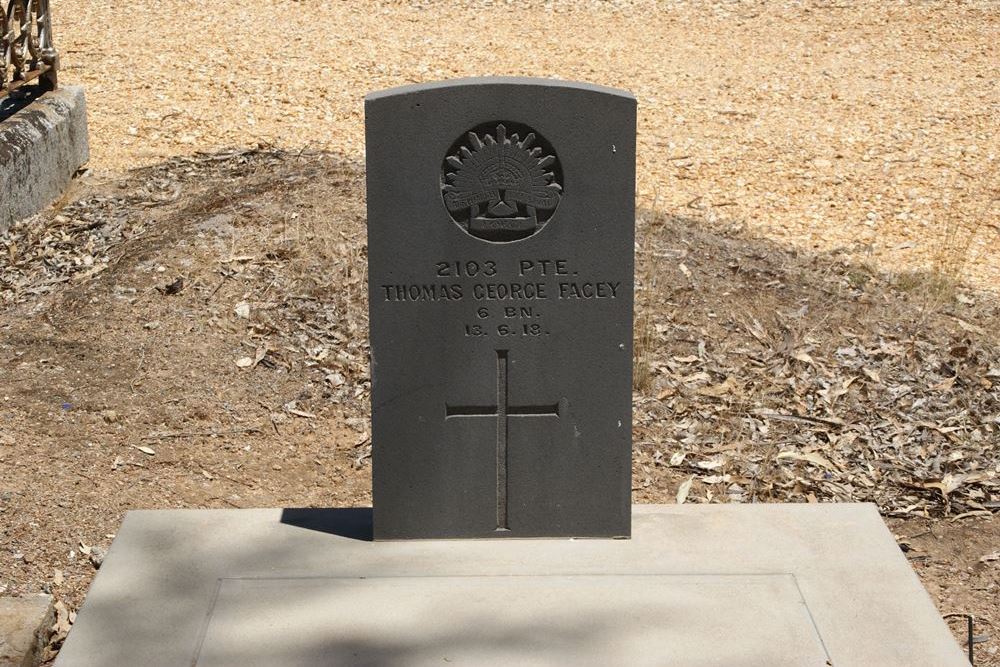 Commonwealth War Grave Harcourt General Cemetery