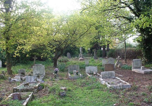 Oorlogsgraven van het Gemenebest Bedfont Church Cemetery