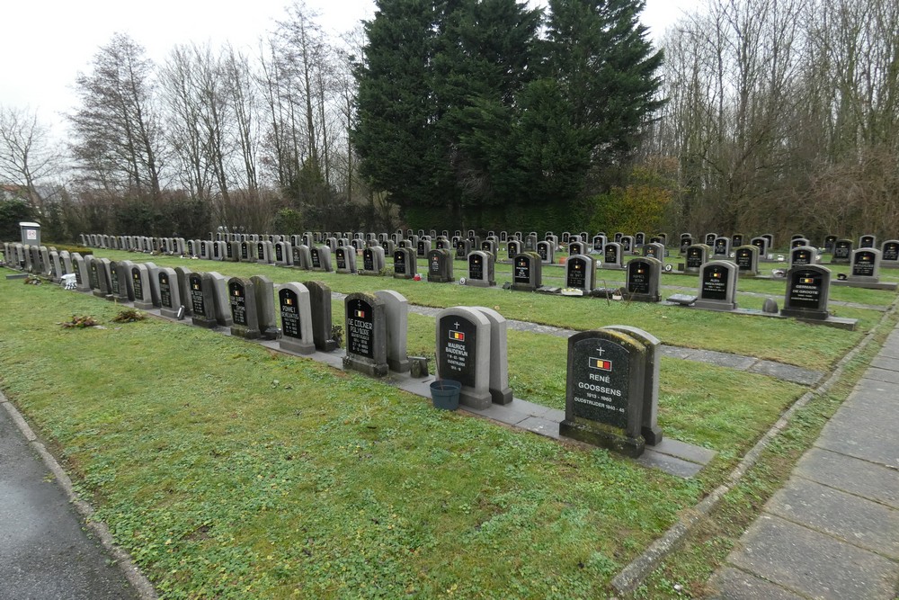 Field of Honour Sint-Lievens-Houtem Churchyard