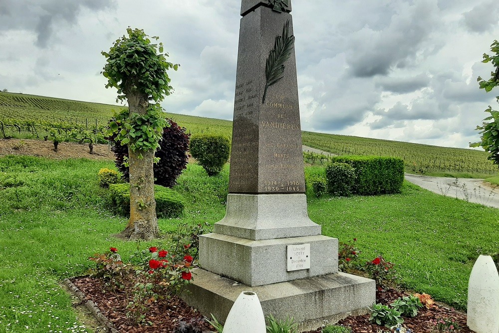 War Memorial Vandires #3