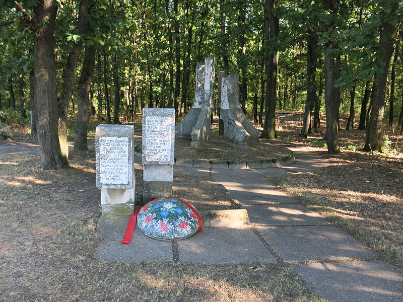 Monument Omgekomen Partizanen Lunjevačka uma