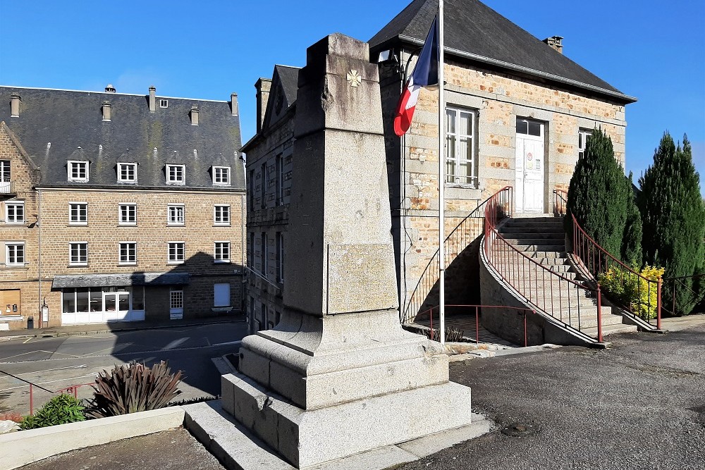 Oorlogsmonument Mortain #3