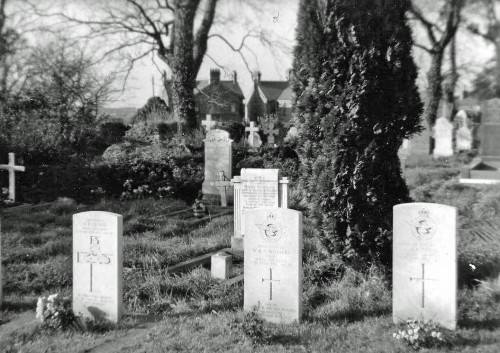 Commonwealth War Graves St Illtyd Churchyard