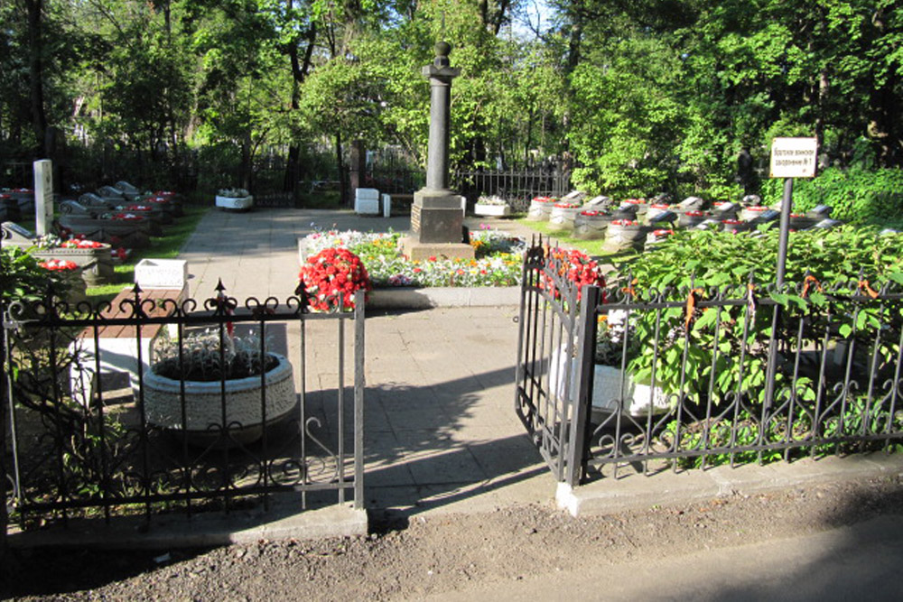 Soviet War Graves Krasnenkoe Cemetery St. Petersburg