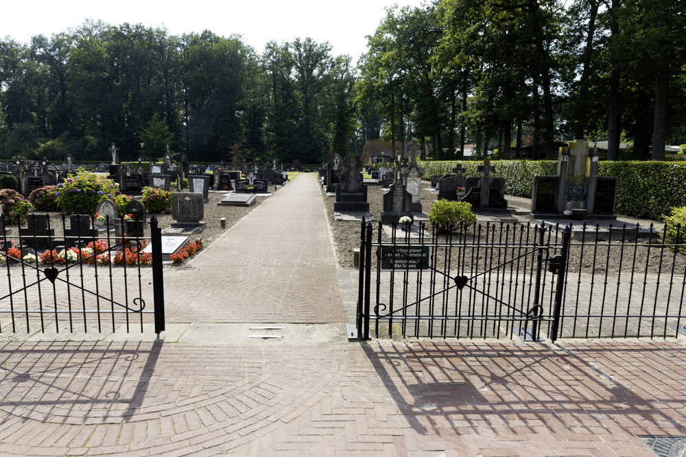 Oorlogsgraven van het Gemenebest Rooms Katholieke Begraafplaats De Lutte #3