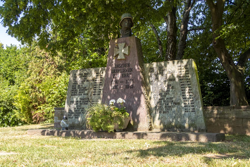 Duitse Oorlogsgraven en Monument Krauthausen #2