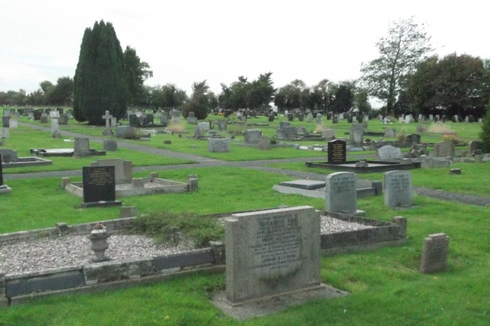Commonwealth War Graves Irchester Cemetery