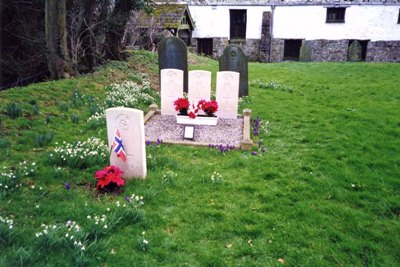 Commonwealth War Graves St. Winwaloe Churchyard