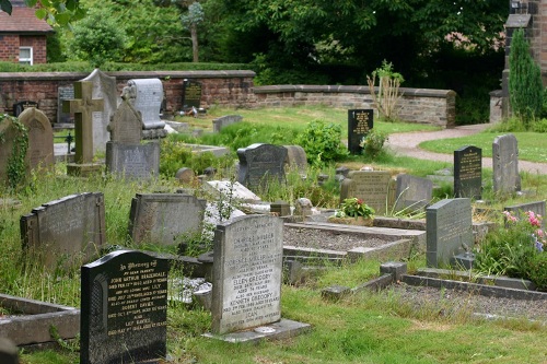 Commonwealth War Grave Higher Lane Baptist Chapelyard