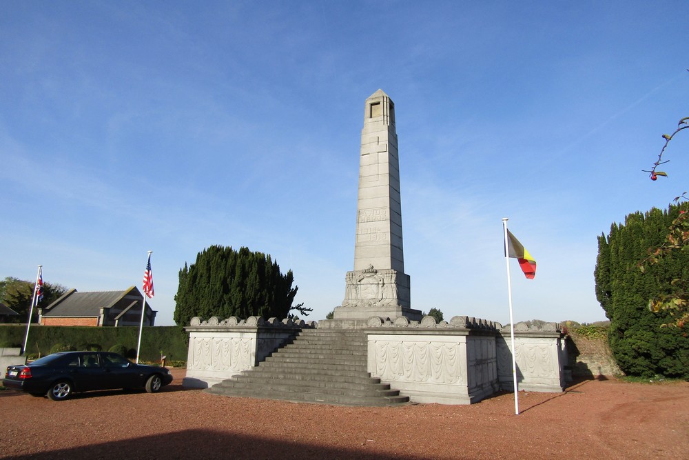 Oorlogsmonument en Mausoleum 1914-1918 Soignies