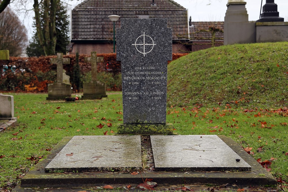 Graf Burgerslachtoffer Rooms Katholieke Begraafplaats Bergeijk
