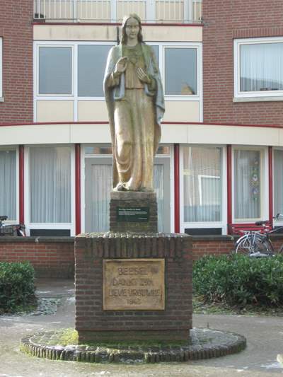 Monument Dear Little Lady (the Virgin Mary) Beesel