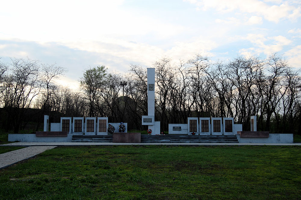 Mass Grave Soviet Soldiers No. 113