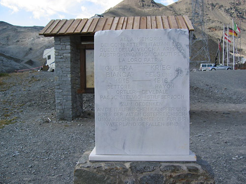 Monument Passo Stelvio