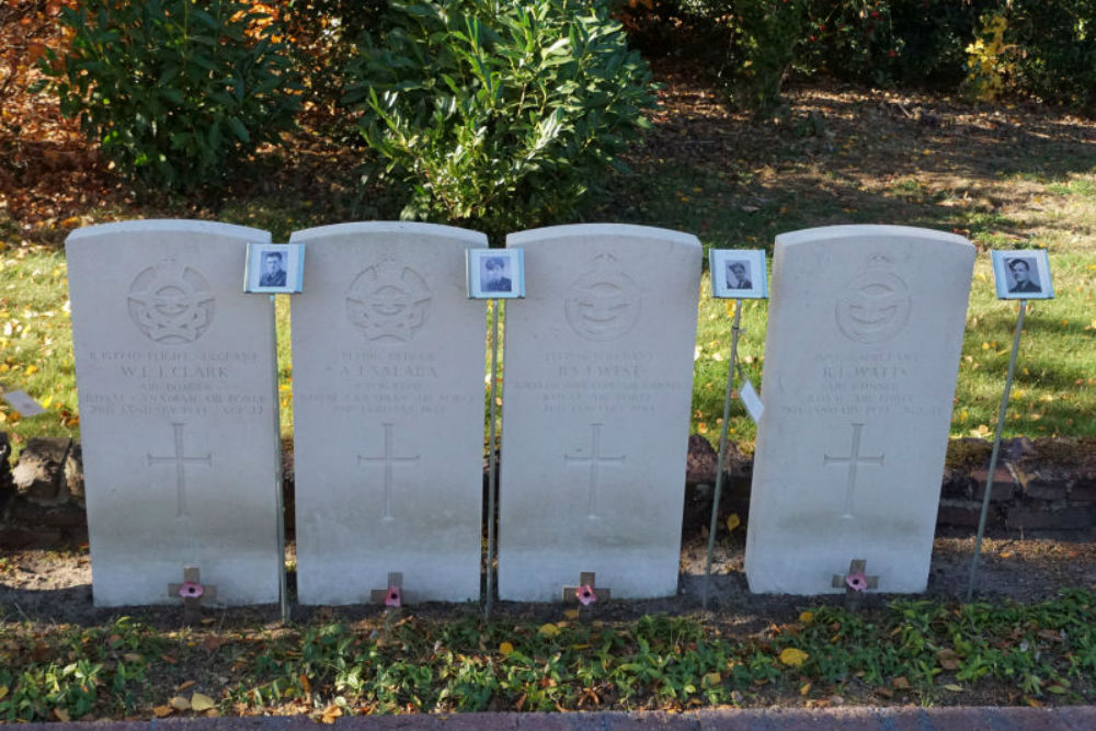 Commonwealth War Graves General Cemetery Schoonebeek