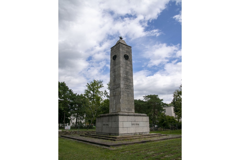 Soviet War Cemetery Eisenhttenstadt #3