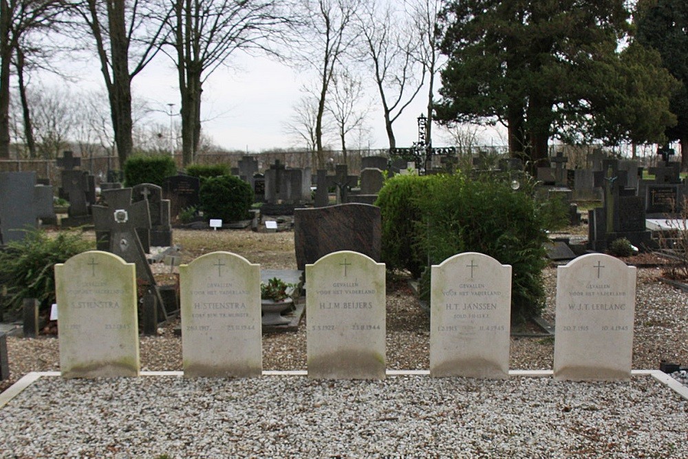 Nederlandse Oorlogsgraven Rooms Katholieke Begraafplaats Sint Jan Evangelist Hoensbroek