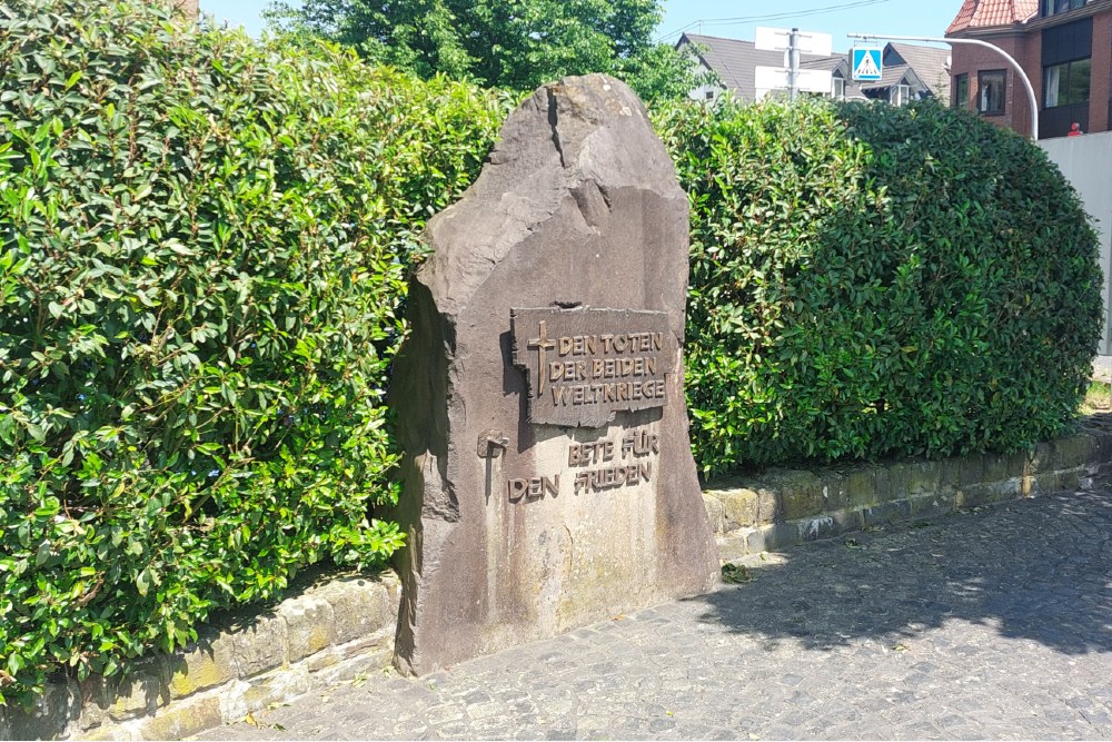 Oorlogsmonument Neustadt (Wied) #1