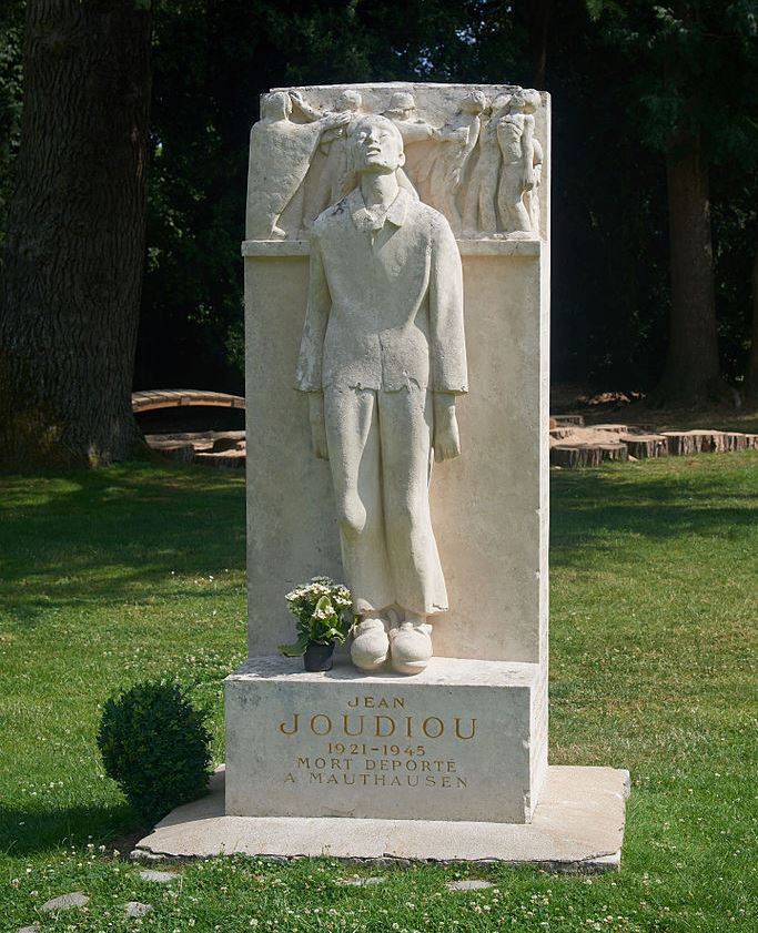 Monument Slachtoffers Concentratiekampen Chteauneuf-sur-Loire