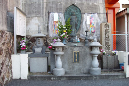 Monument Slachtoffers Luchtaanval Kyōbashi Station