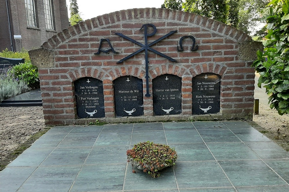 Nederlandse Oorlogsgraven Rooms Katholieke Begraafplaats Dinther