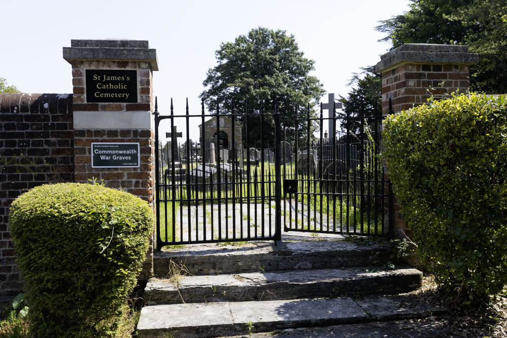 Commonwealth War Graves St. James's Hill Roman Catholic Cemetery