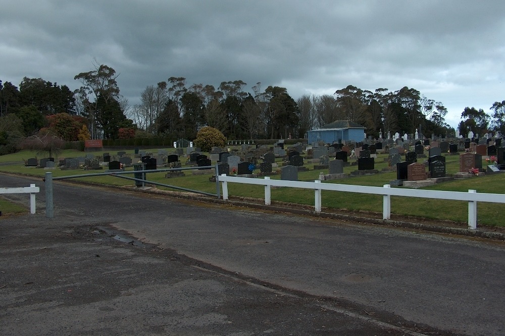 Commonwealth War Graves Eltham Cemetery