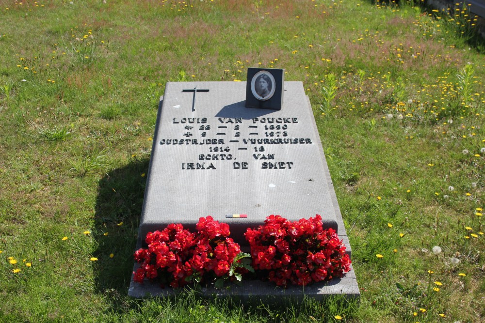 Belgische Graven Oudstrijders Lochristi Oude Begraafplaats