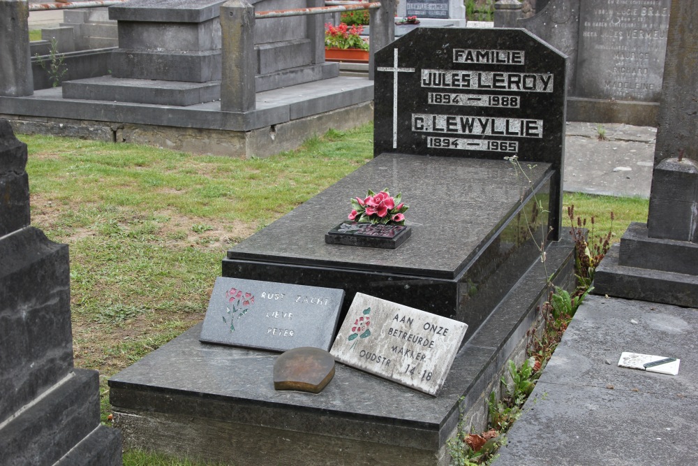 Belgian Graves Veterans Voormezele