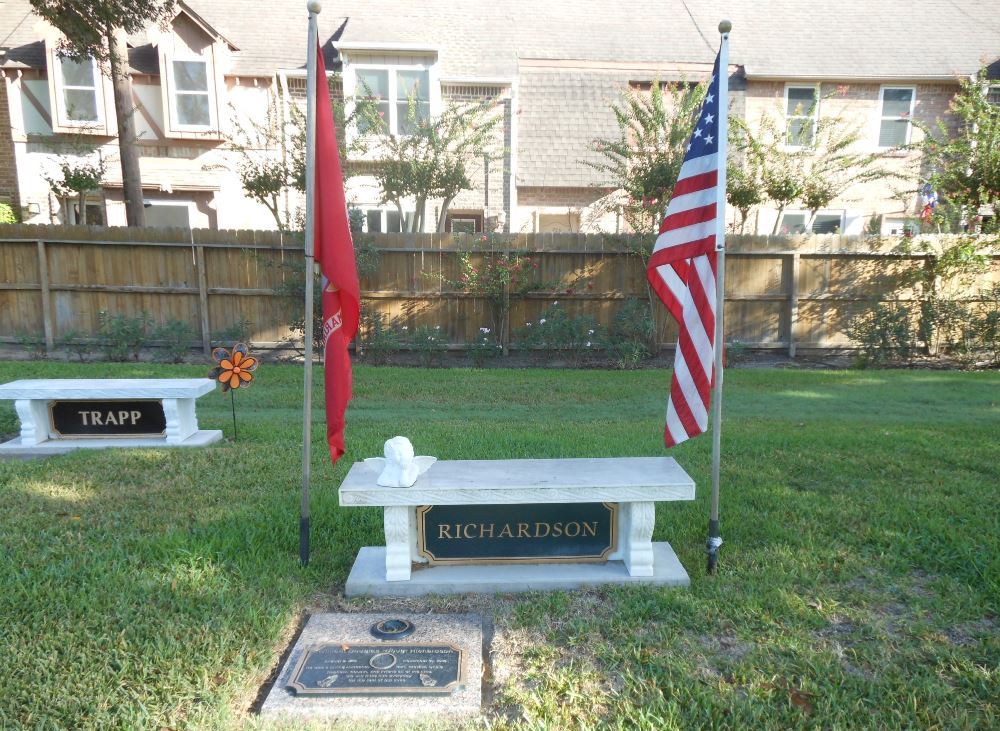 American War Grave Memorial Oaks Cemetery