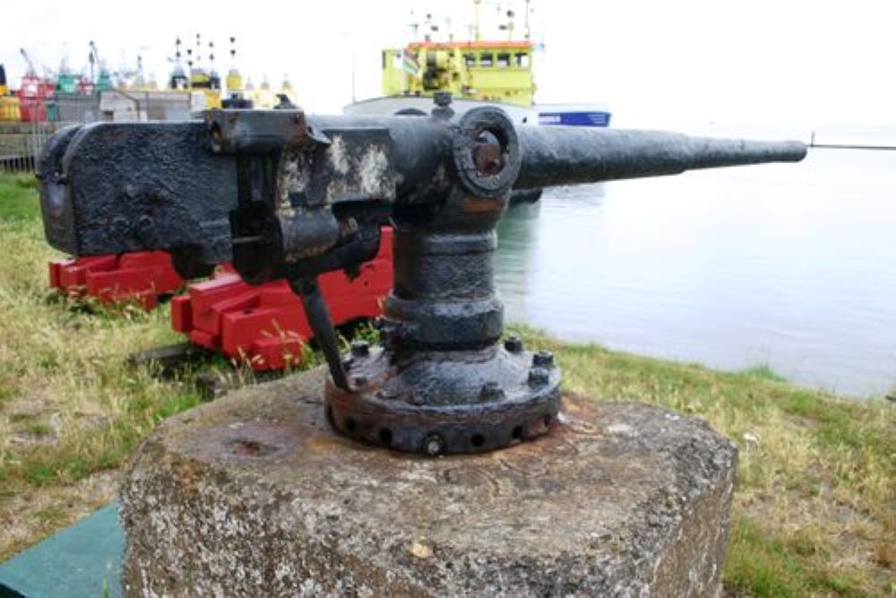 Rapid fire cannon German minesweeper Oevelgonne - West-Terschelling ...