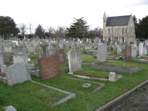 Commonwealth War Graves Charlton Cemetery
