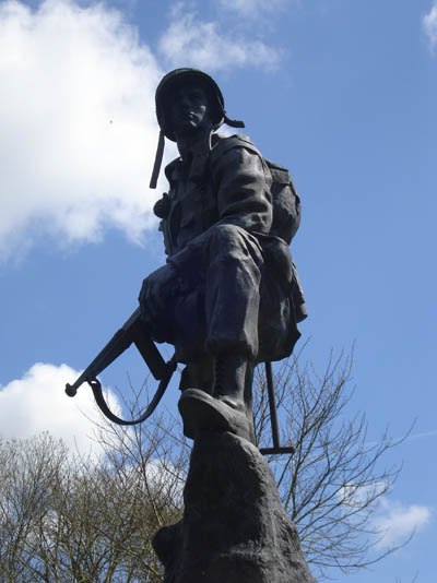 Iron Mike Memorial - La Fiere (Sainte-Mère-Église) - TracesOfWar.com