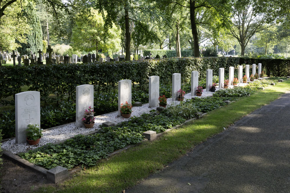 Oorlogsgraven van het Gemenebest Gemeentelijke Begraafplaats Oldenzaal