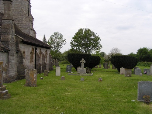 Oorlogsgraf van het Gemenebest St Thomas a Becket Churchyard