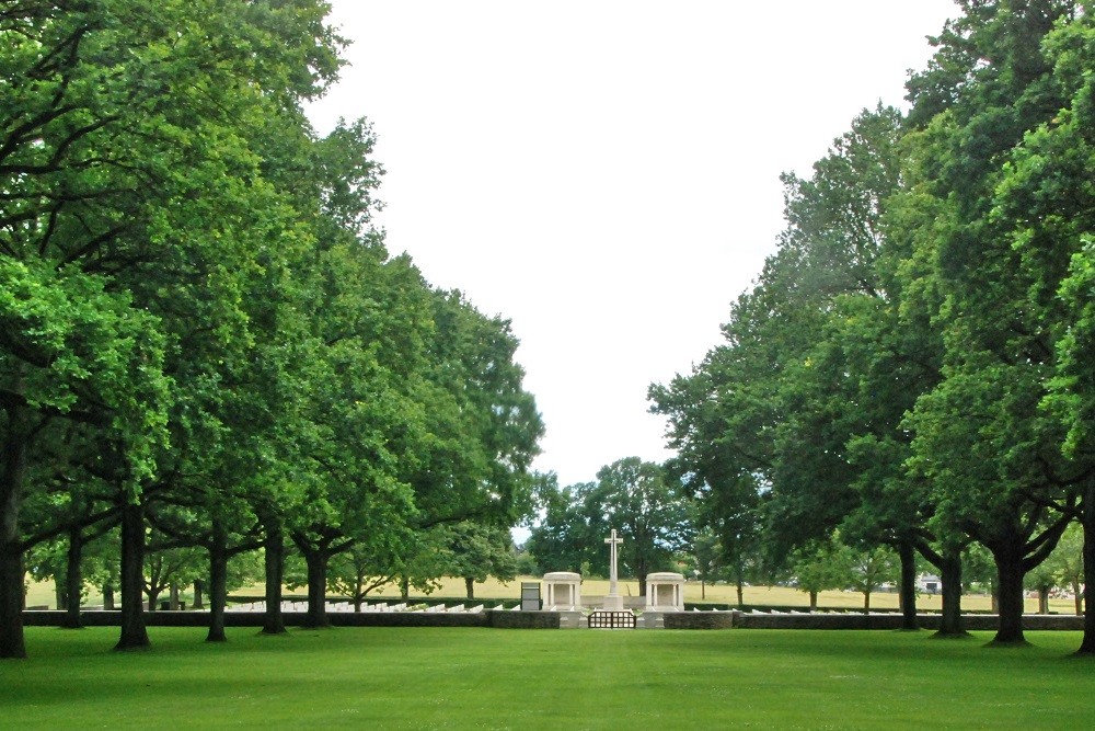 Commonwealth War Cemetery Delville Wood