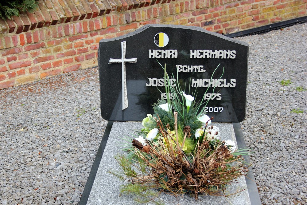 Belgian Graves Veterans Wilderen Churchyard