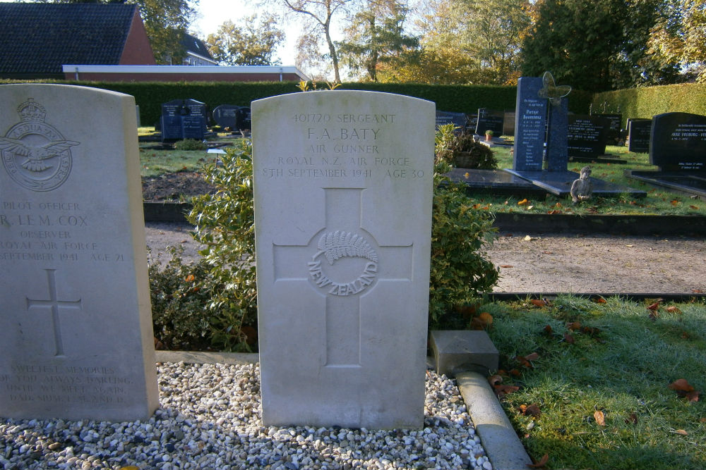 Commonwealth War Graves Protestant Churchyard Drachtstercompagnie #2