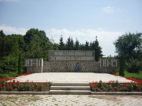 Sovjet Oorlogsbegraafplaats Uman