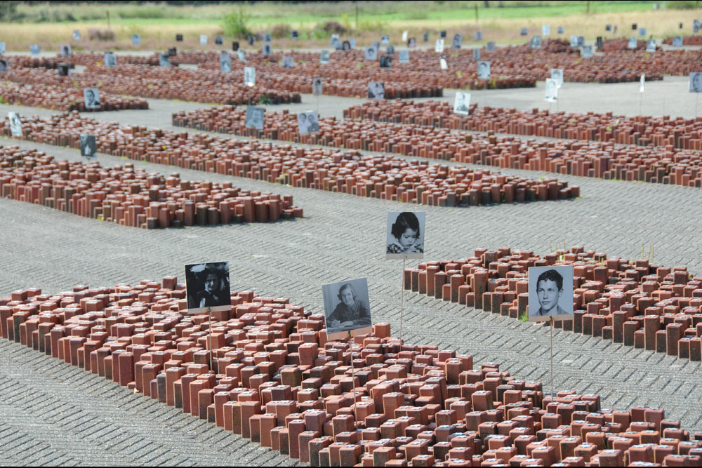 Monument 102.000 Stenen Kamp Westerbork - Hooghalen ...