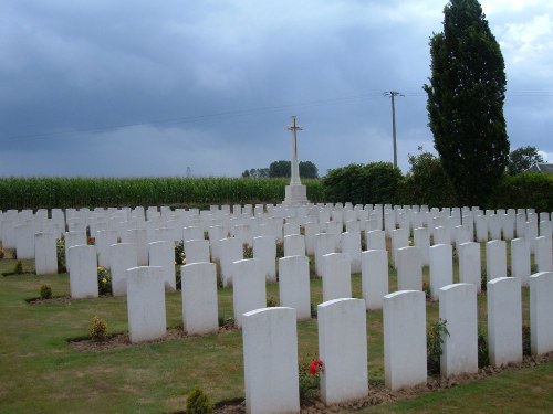 Commonwealth War Cemetery Cross Roads