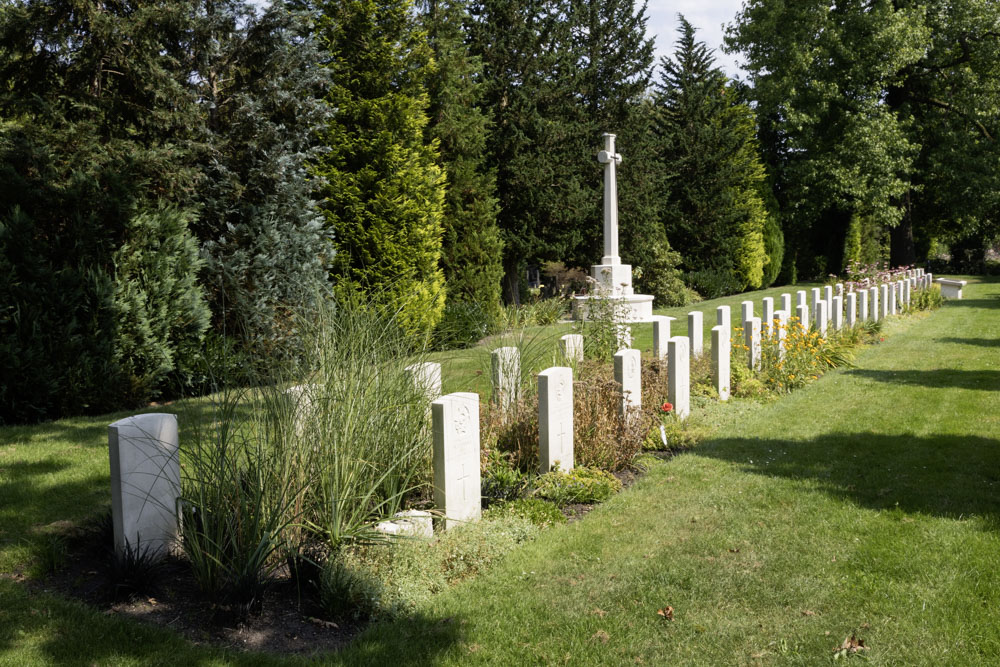 Commonwealth War Graves Oosterbegraafplaats Enschede #4