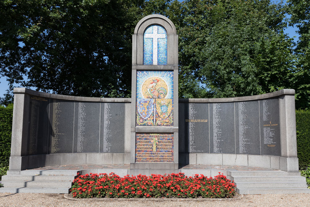 Memorials French War Cemetery Kapelle