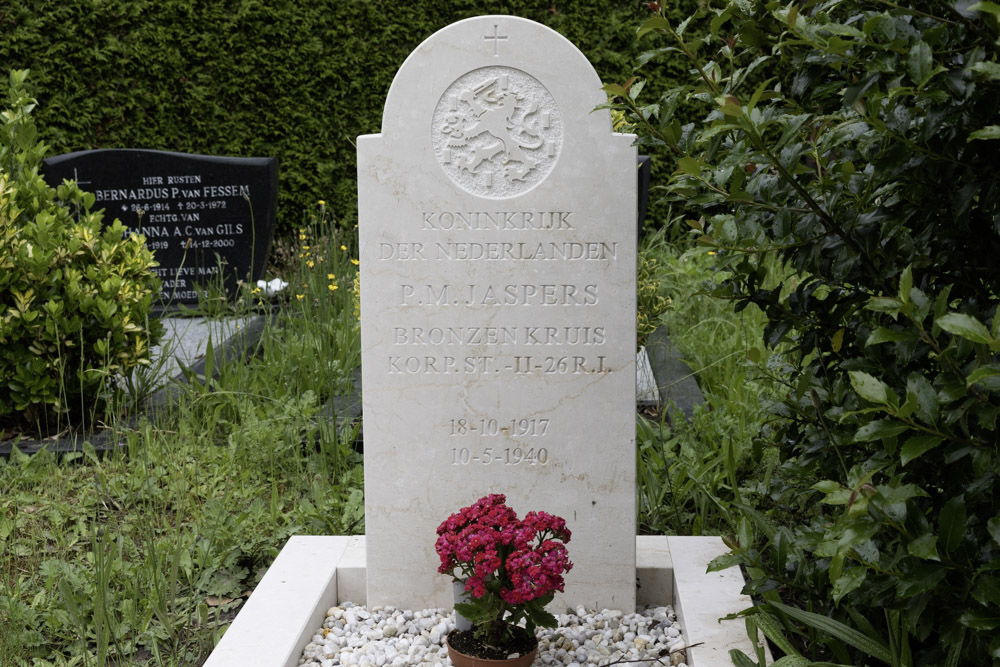 Nederlandse Oorlogsgraven Rooms Katholieke Begraafplaats Zuylen Breda #2