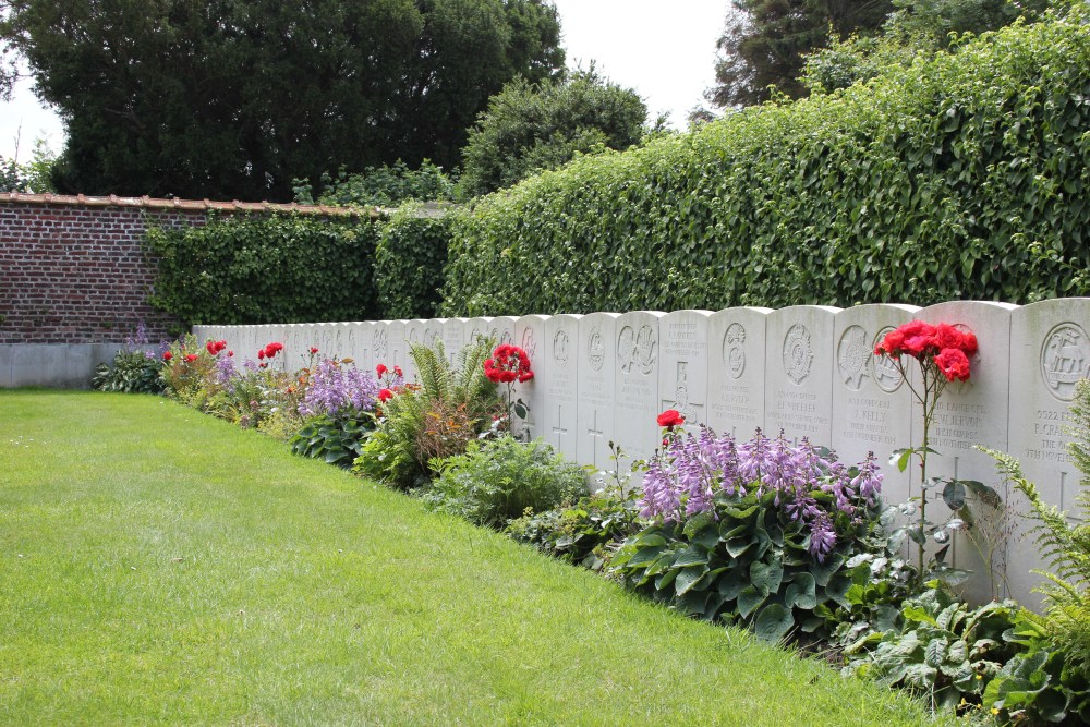 Commonwealth War Cemetery Poperinghe Old