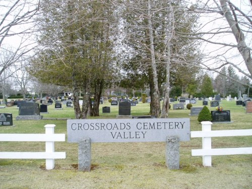 Commonwealth War Grave Crossroads Cemetery