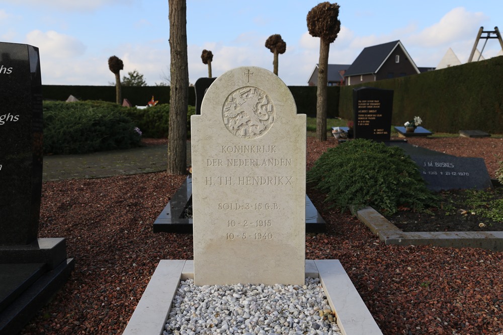 Nederlands Oorlogsgraf Rooms Katholieke Begraafplaats Lomm