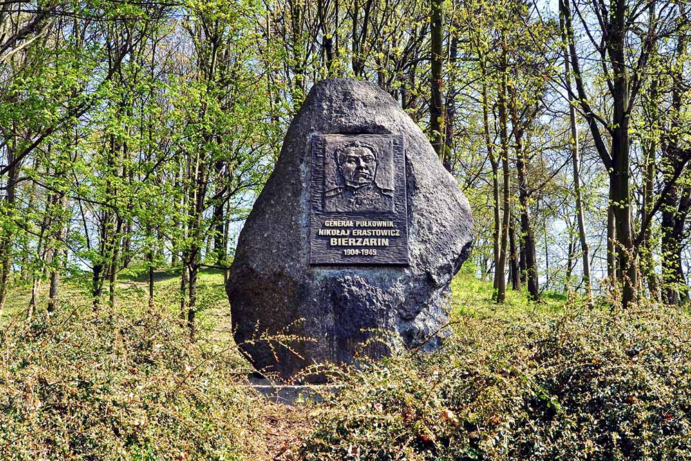 Monument Nikolai Berzarin